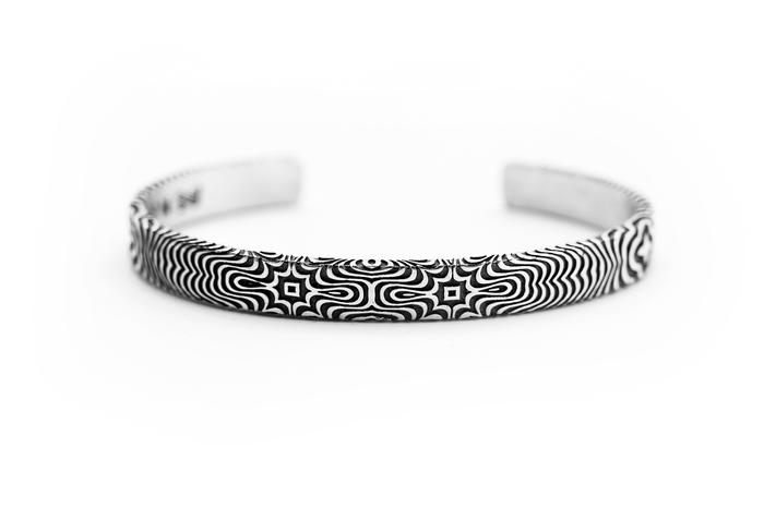 BIG SYMMETRY CUFF