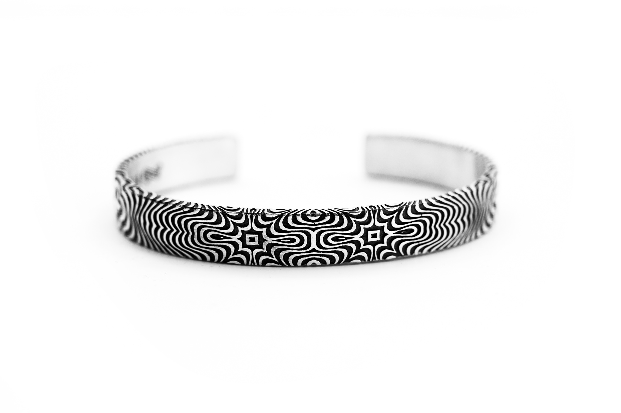 BIG SYMMETRY CUFF